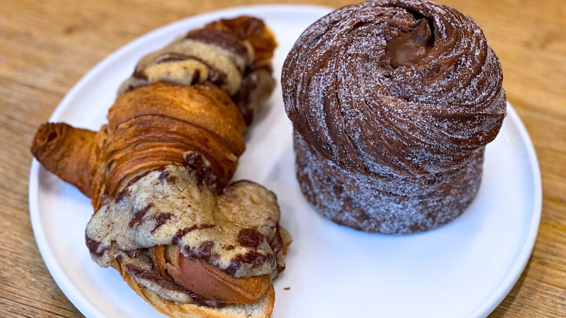 Duel : on teste le crookie (croissant cookie) et le cruffin (croissant muffin)