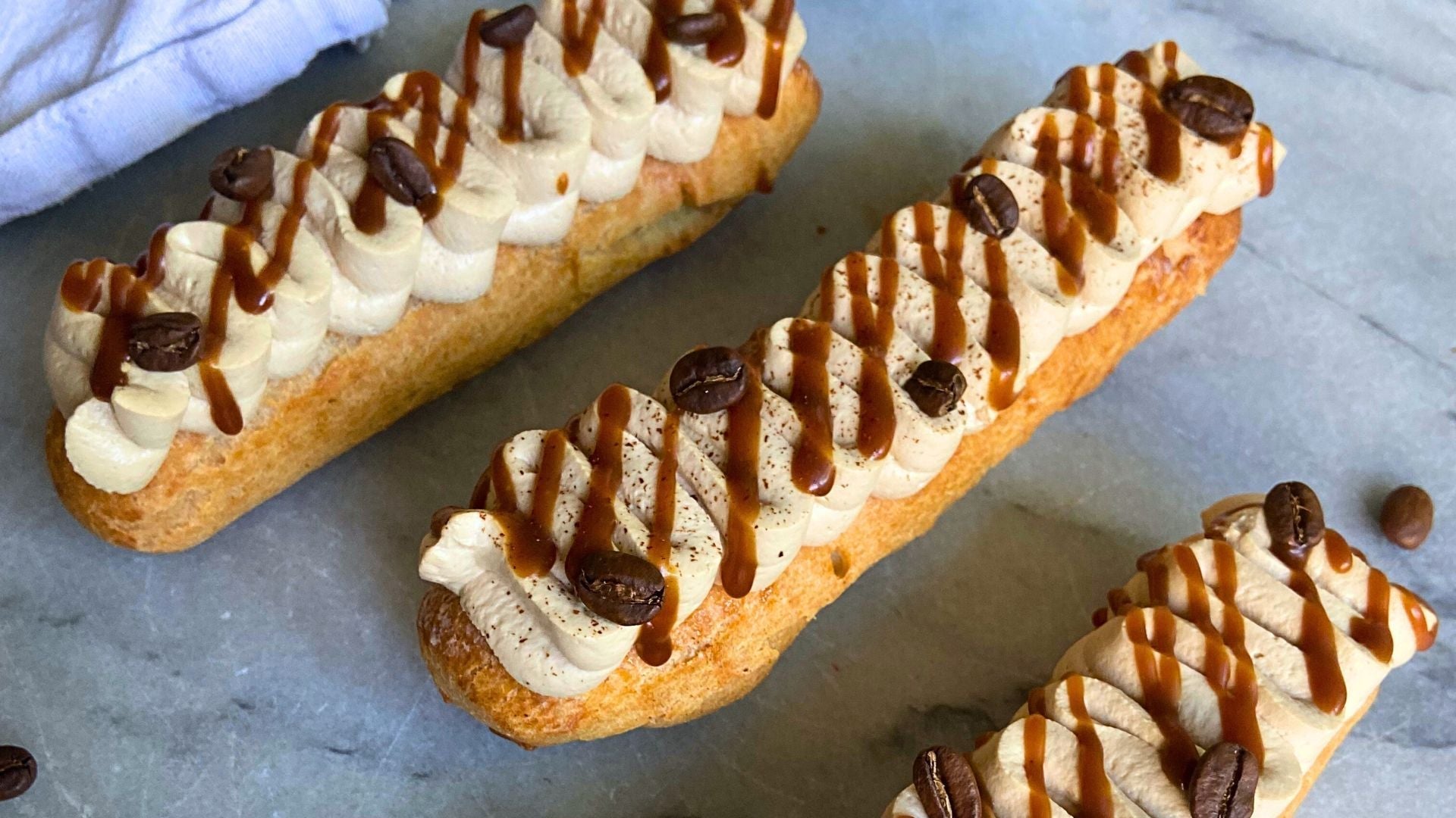Recette éclair au café et coulis de caramel