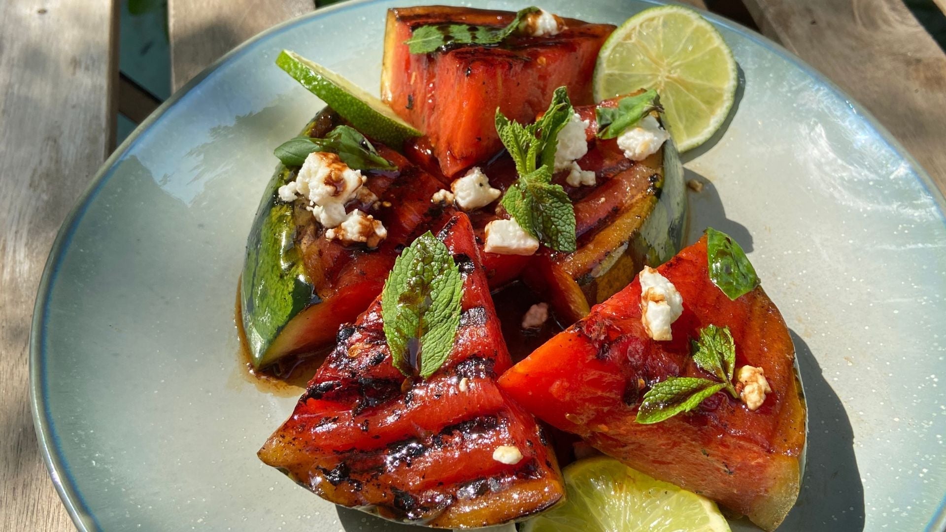 Recette pastèque grillée au barbecue, feta et basilic