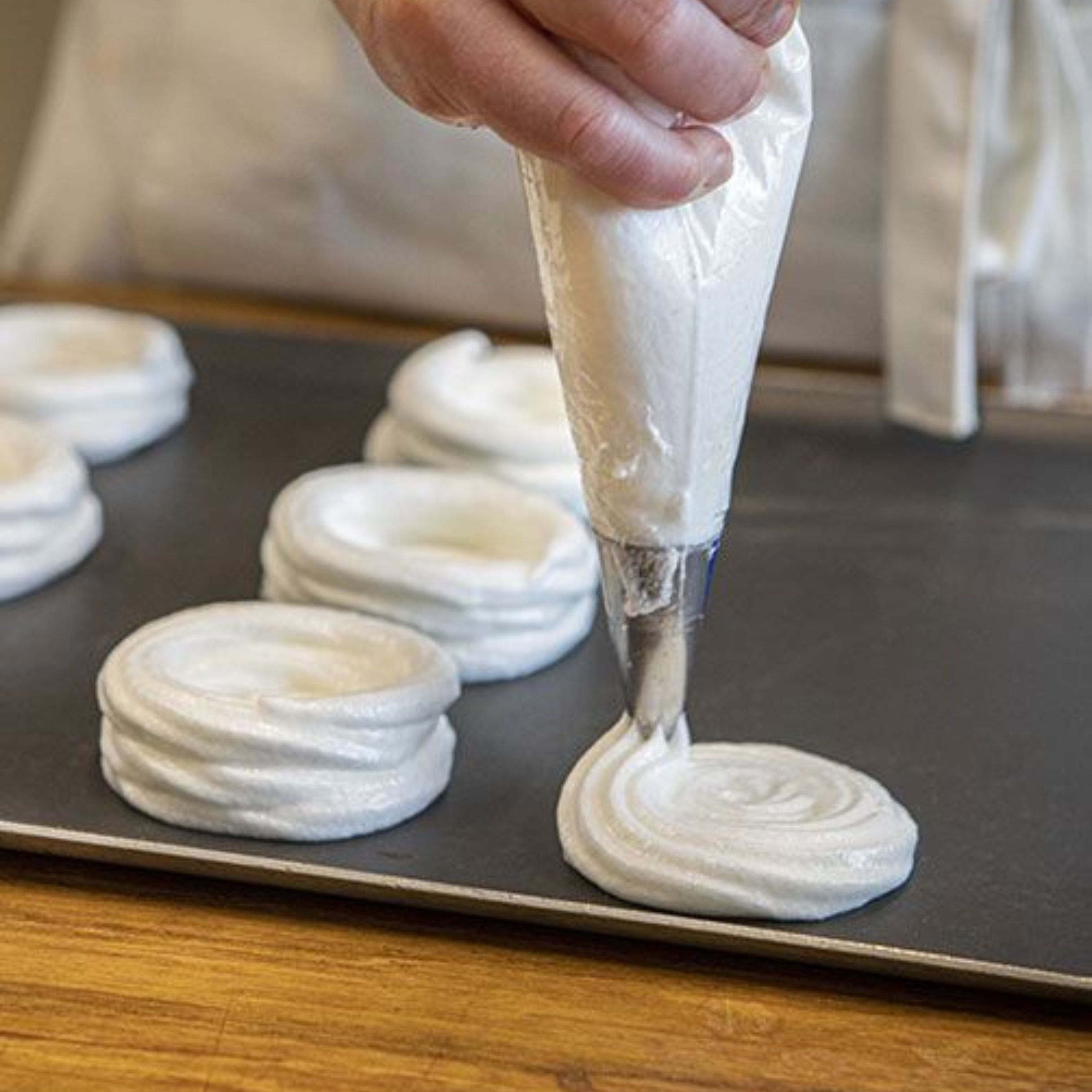Cours de pâtisserie : Apprendre à manier la poche à douille - Paris
