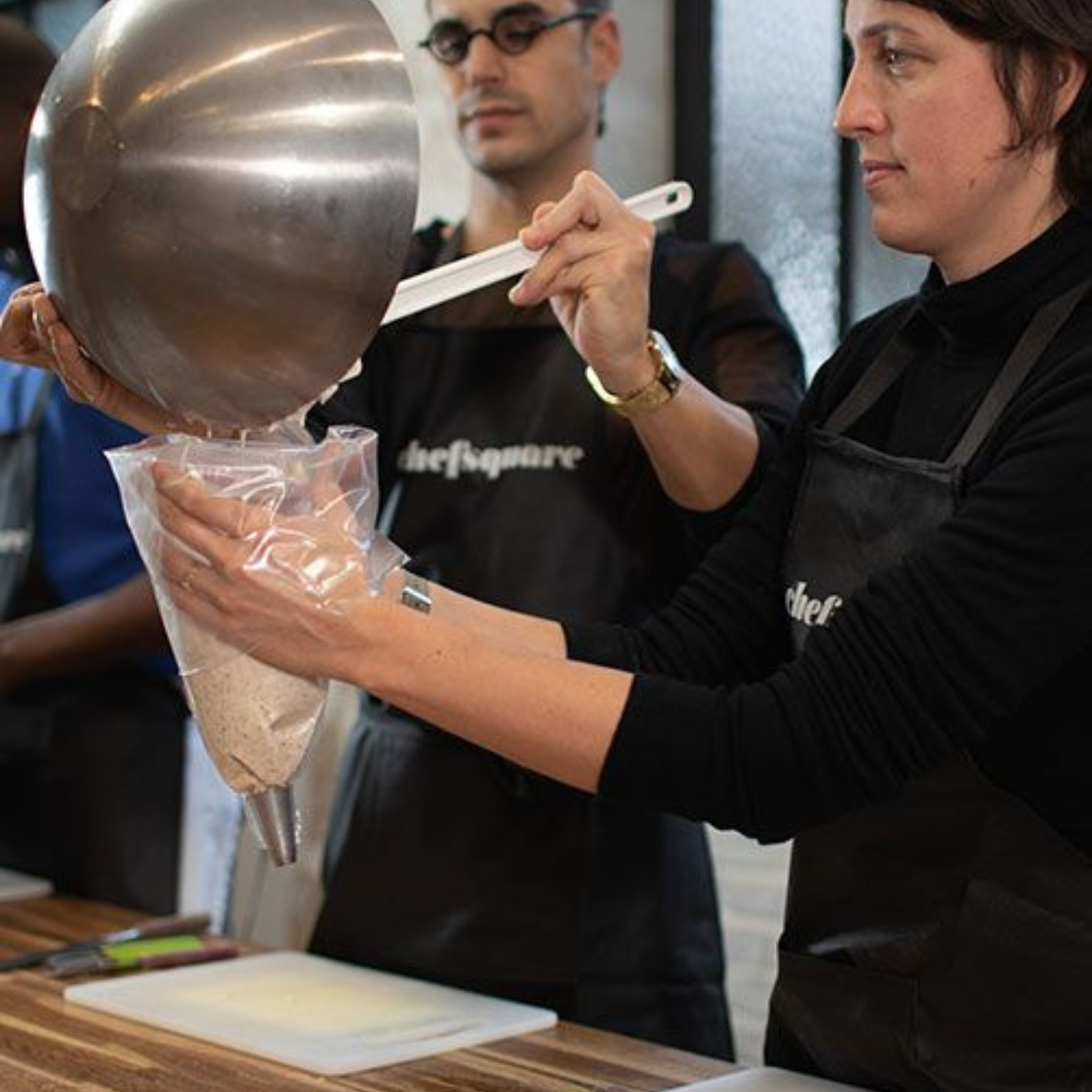 Cours de pâtisserie : Apprendre à manier la poche à douille - Paris